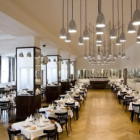 호텔 Garni Loewenstein 4*
