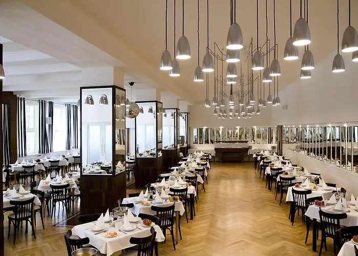 Ξενοδοχείο Garni Loewenstein 4*